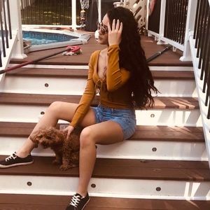 Meet your Posher, Noely